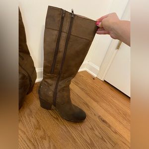 Knee high brown gold studded heeled boots size 8